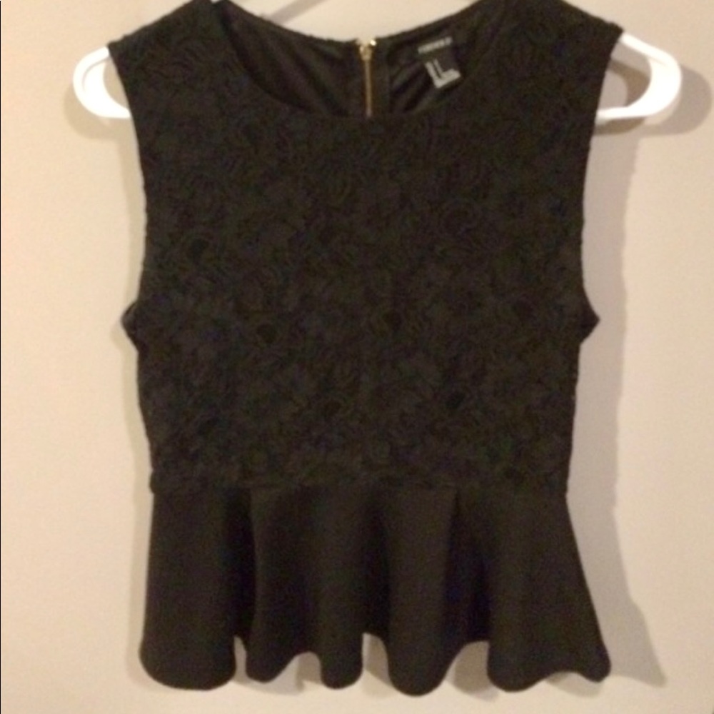 5 for $25💄 Forever 21 Lace peplum top
